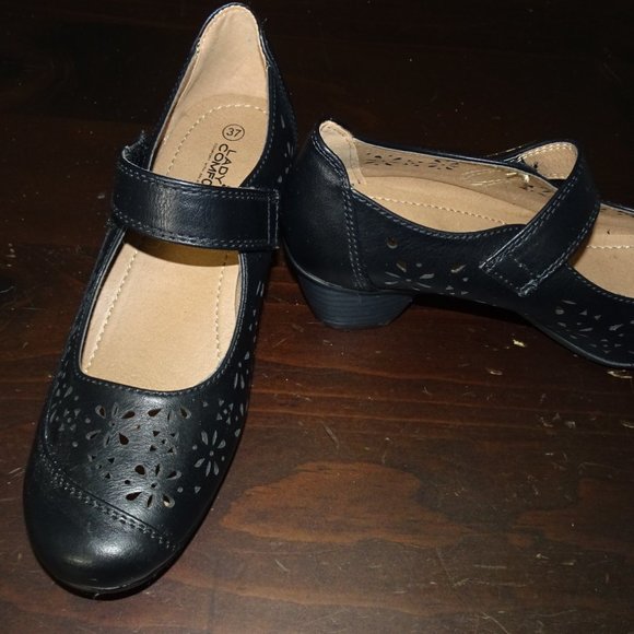 Lady Comfort Shoes - Picture 2 of 3